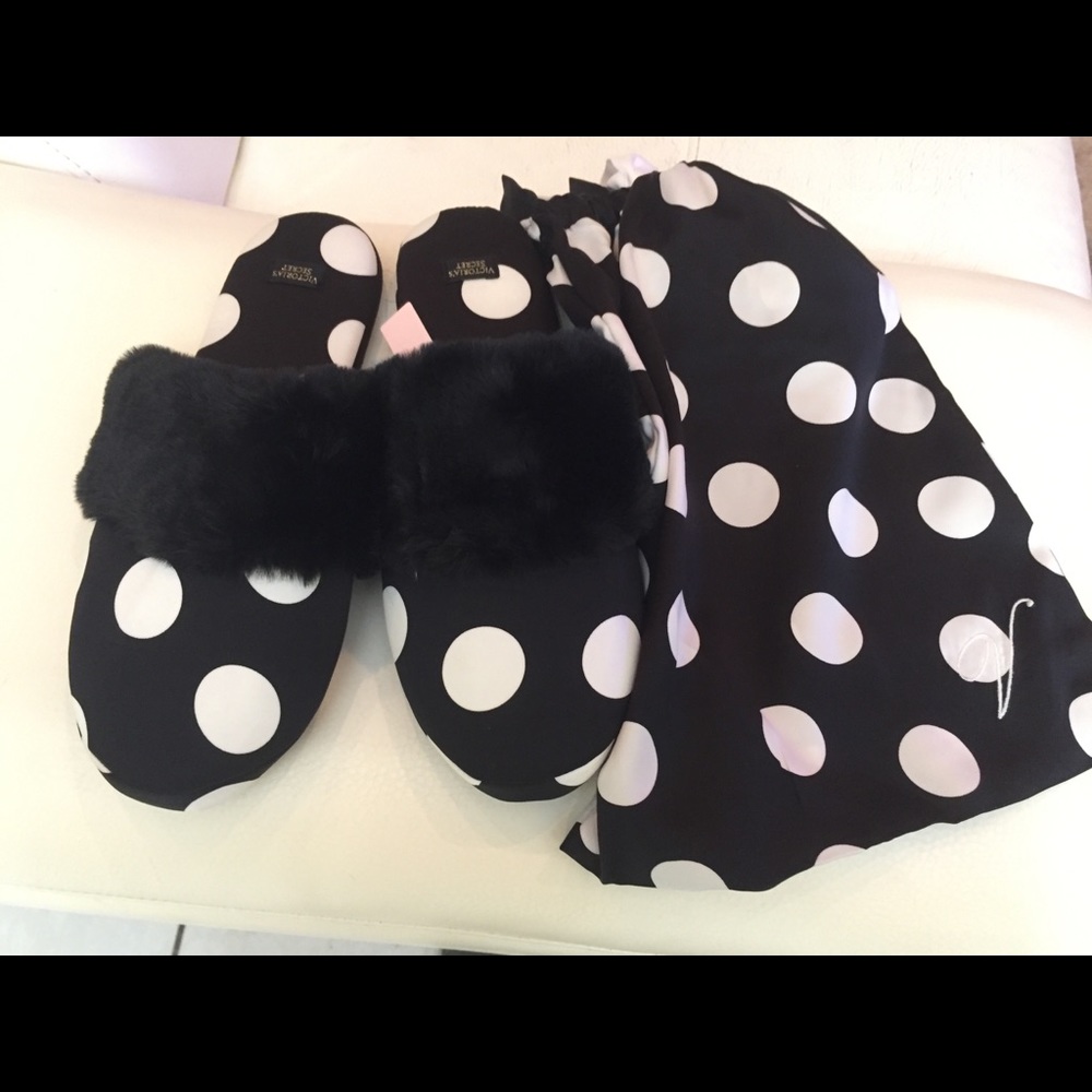 **SOLD** VS Black & White Polka-Dot Slippers